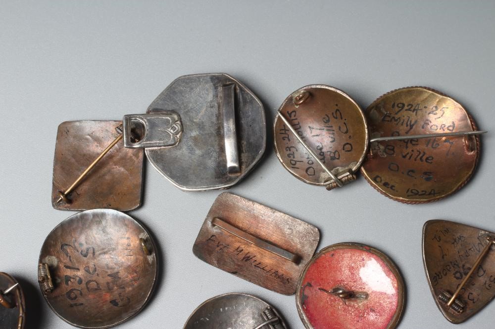 TEN BOURNVILLE SCHOOL OF ART AND DESIGN METAL BROOCHES Image