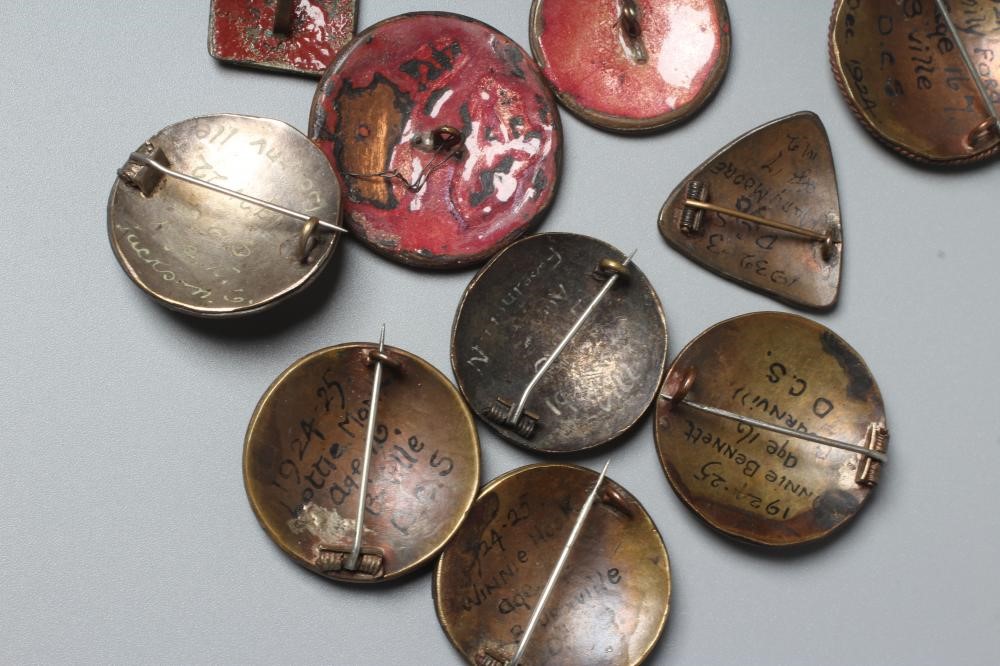 TEN BOURNVILLE SCHOOL OF ART AND DESIGN METAL BROOCHES Image
