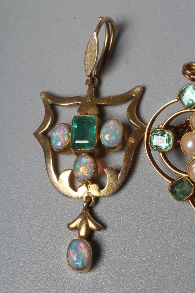 AN EDWARDIAN QUATREFOIL BROOCH stamped 15ct Image