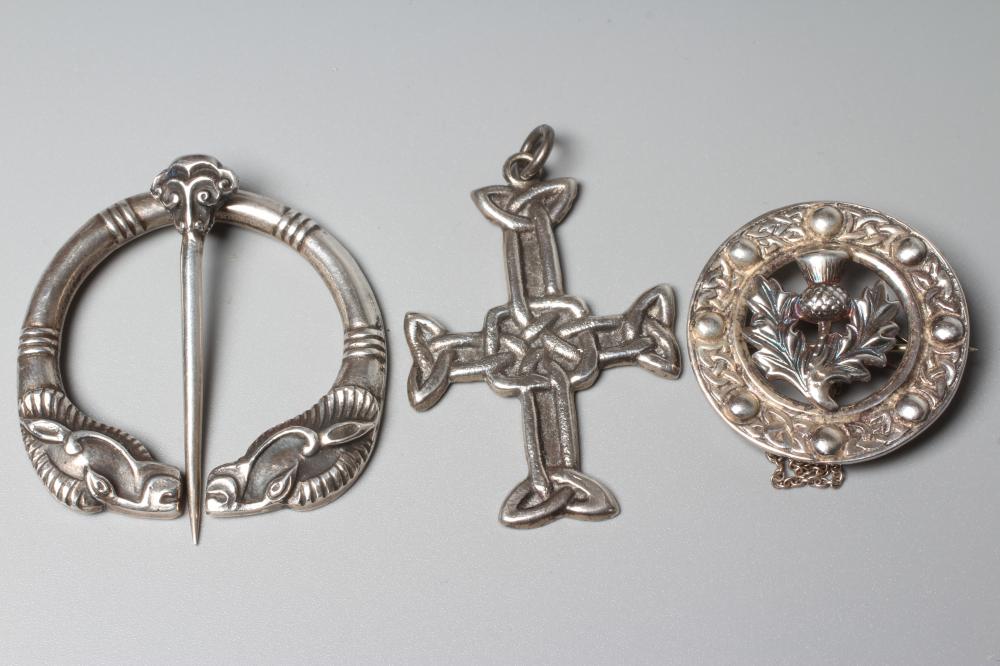 OF SCOTTISH INTEREST - A silver Iona Celtic Art plaid pin with animal head terminals Image