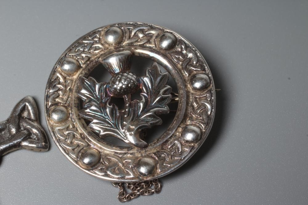 OF SCOTTISH INTEREST - A silver Iona Celtic Art plaid pin with animal head terminals Image