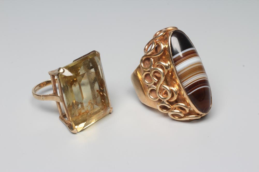 A HARDSTONE DRESS RING Image