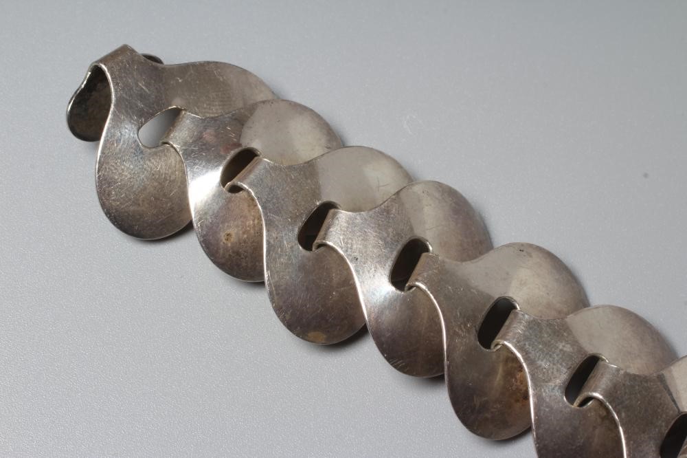 A GEORG JENSEN SILVER MODERNIST BRACELET designed by Ibe Dahlquist, stamped 925 S 166 Image