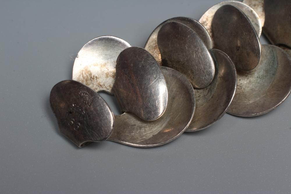 A GEORG JENSEN SILVER MODERNIST BRACELET designed by Ibe Dahlquist, stamped 925 S 166 Image