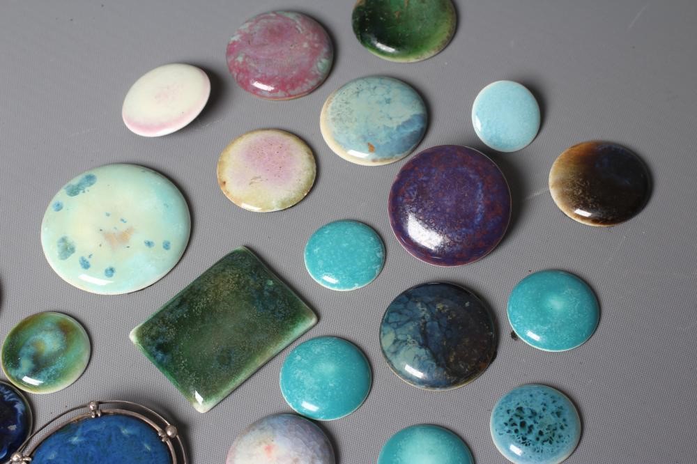 FOUR RUSKIN POTTERY BUTTONS Image