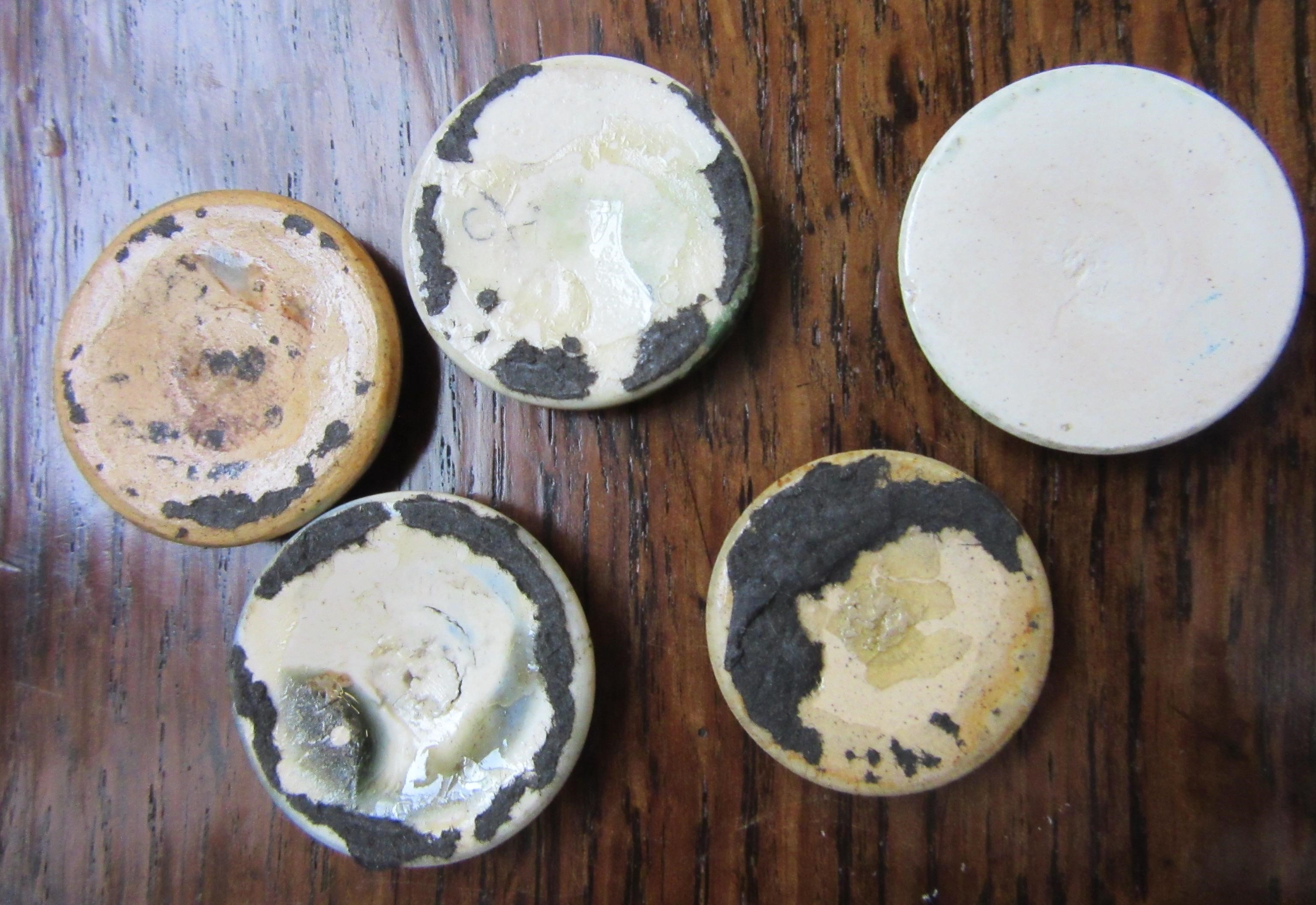 FOUR RUSKIN POTTERY BUTTONS Image