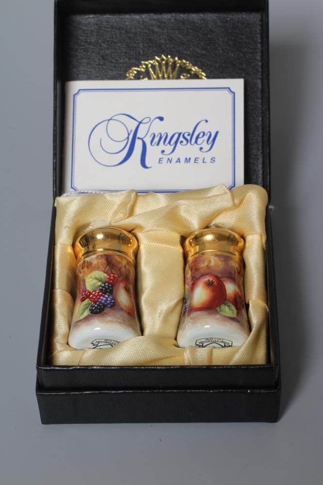 A WORCESTER KINGSLEY ENAMEL SALT AND PEPPERETTE Image