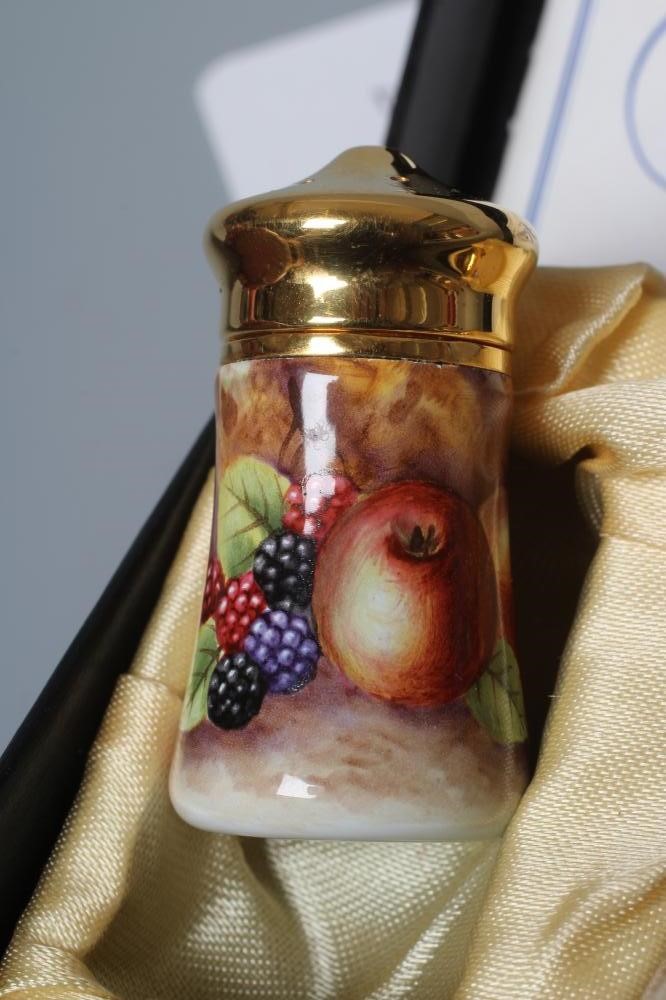 A WORCESTER KINGSLEY ENAMEL SALT AND PEPPERETTE Image