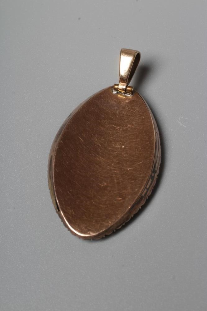A GEORGIAN PENDANT inset with an eliptical ivory portrait miniature painted with the bust portrait Image