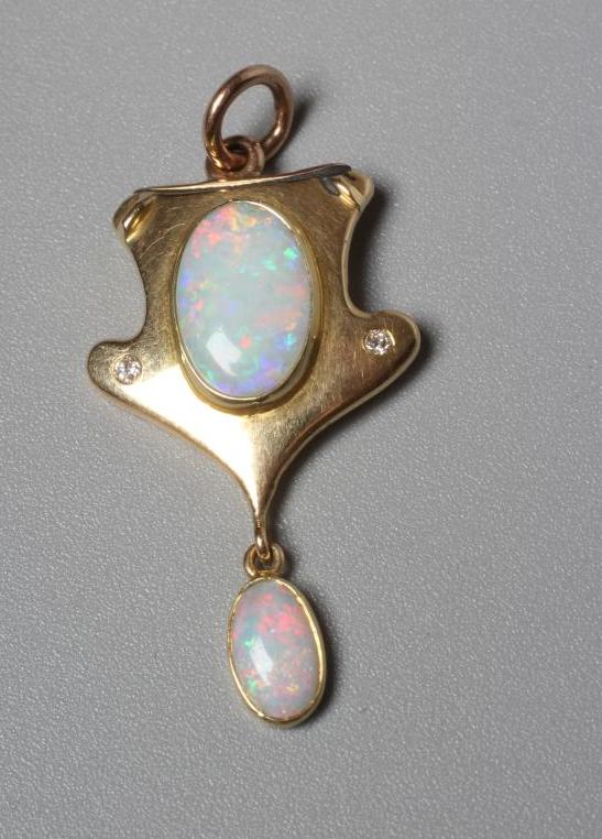 AN ART NOUVEAU OPAL PENDANT Image