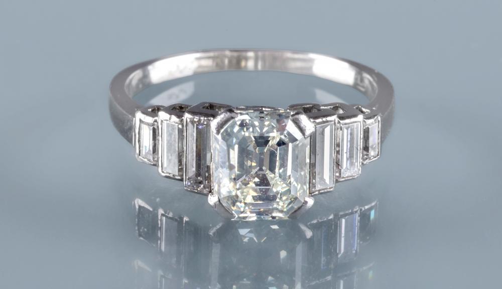A DIAMOND RING Image