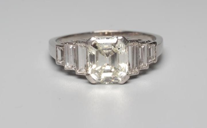 A DIAMOND RING Image
