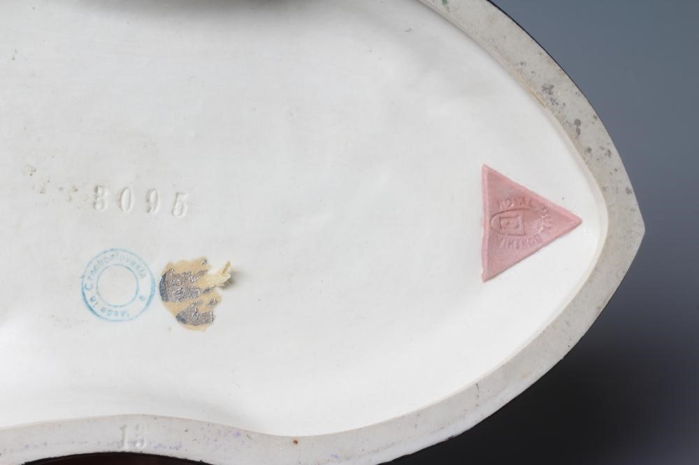 A ROYAL WORCESTER CABINET TEA PLATE Image