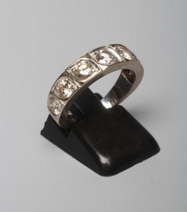 A SEVEN STONE DIAMOND HALF HOOP RING Image