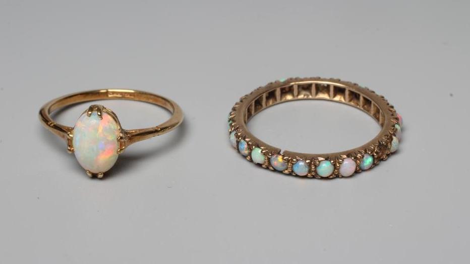 A SOLITAIRE OPAL RING Image