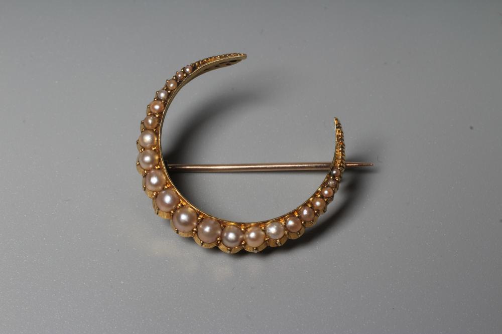 A VICTORIAN SEED PEARL CRESCENT BROOCH, the plain frame stamped 15 Image