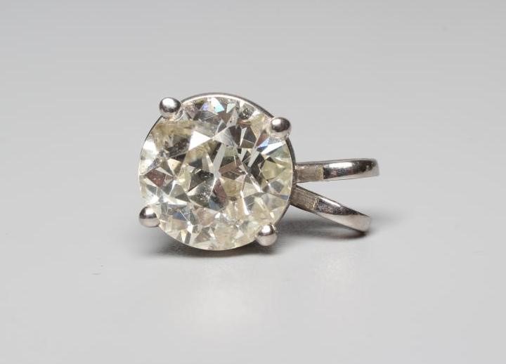 A SOLITAIRE DIAMOND PENDANT, the old cut stone of approximately 3cts, claw set to an unmarked white Image