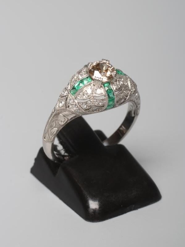 AN ART DECO STYLE DIAMOND AND EMERALD DRESS RING Image