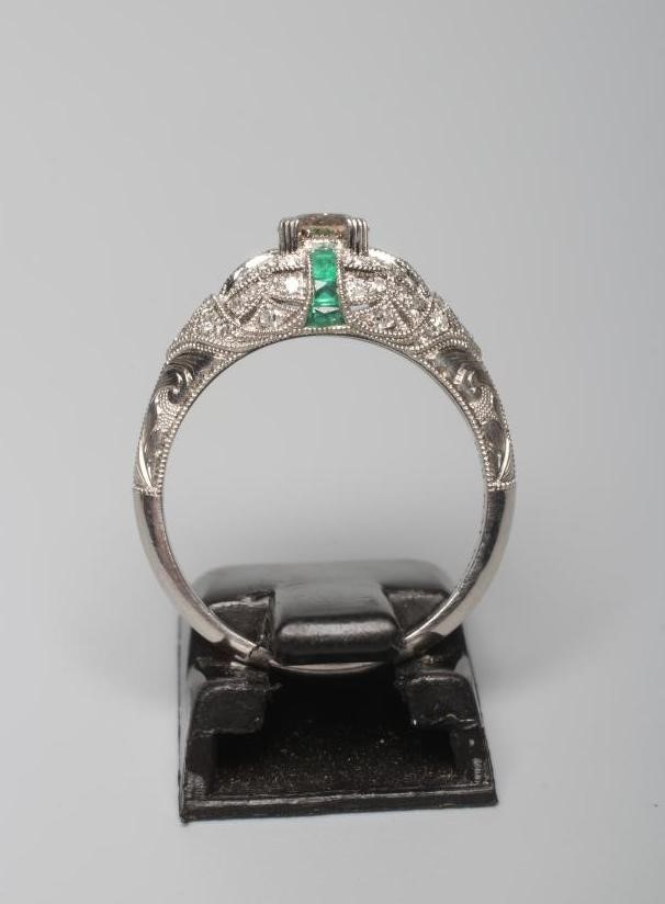 AN ART DECO STYLE DIAMOND AND EMERALD DRESS RING Image