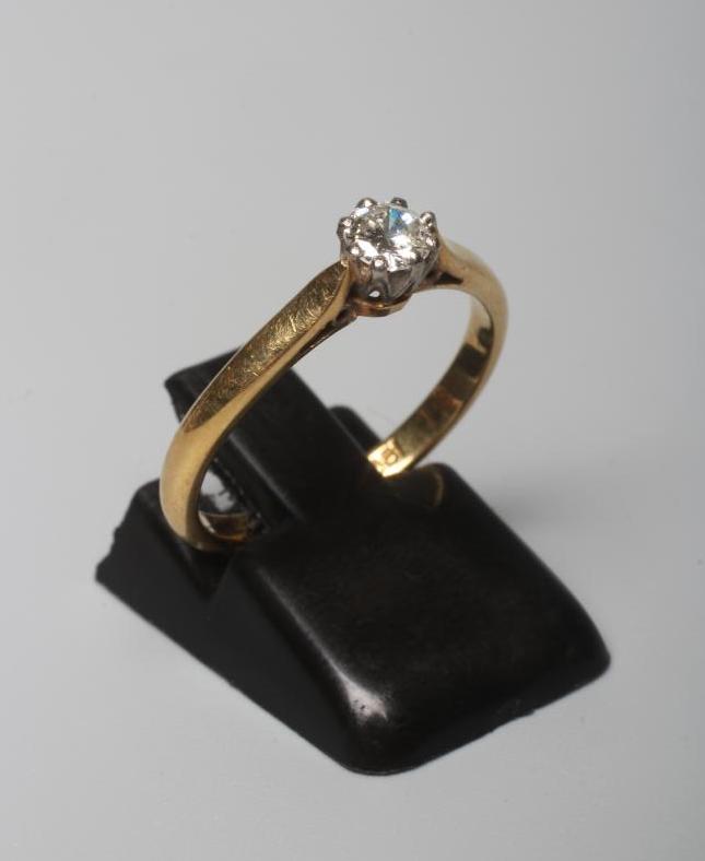 A SOLITAIRE DIAMOND RING, the brilliant cut stone of approximately 0.25cts, claw set to a plain Image
