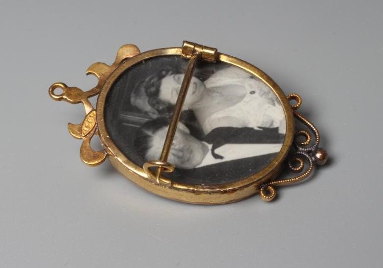 A VICTORIAN SHELL CAMEO carved with the head and shoulders portrait of a young maiden Image