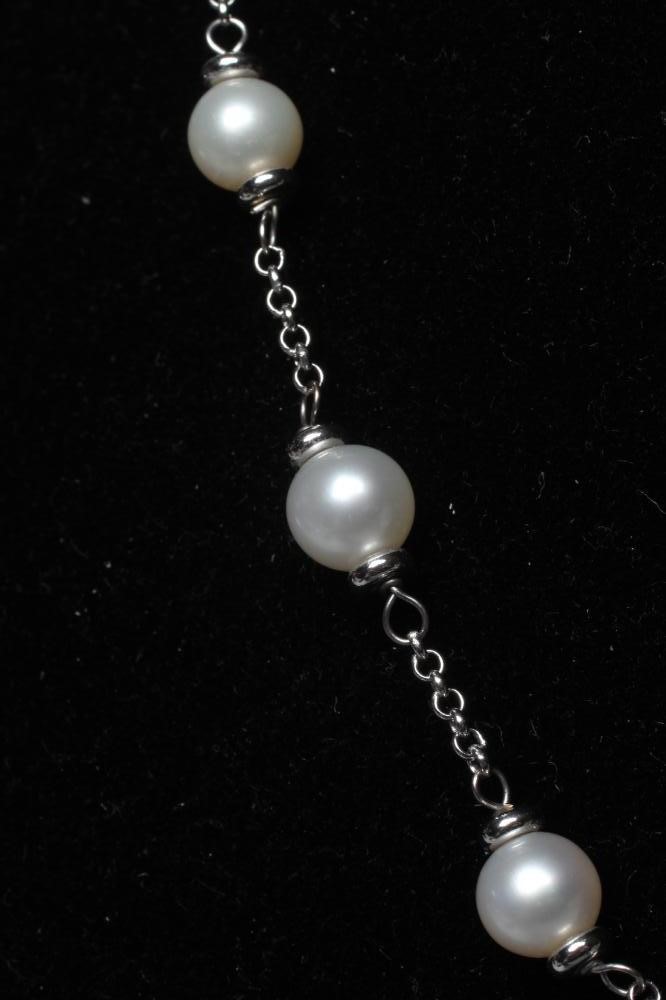 A WHITE CHAIN NECKLACE with twenty cultured pearl spacers to a lobster clasp, stamped 750 Image