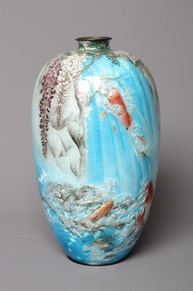 AN EARLY 20TH CENTURY JAPANESE GIN BARRIE ENAMEL VASE of rounded cylindrical form decorated with Image