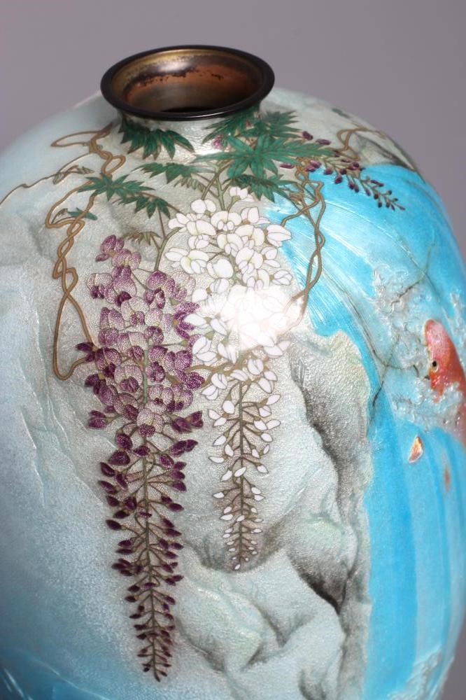 AN EARLY 20TH CENTURY JAPANESE GIN BARRIE ENAMEL VASE of rounded cylindrical form decorated with Image