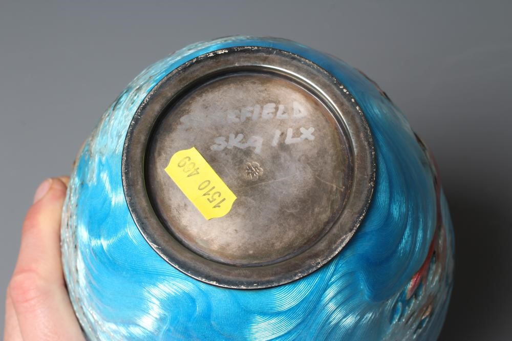AN EARLY 20TH CENTURY JAPANESE GIN BARRIE ENAMEL VASE of rounded cylindrical form decorated with Image