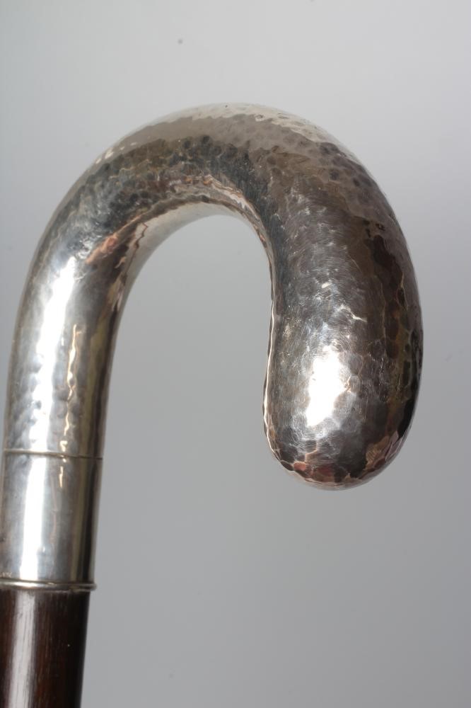 AN EARLY 20TH CENTURY SWEDISH HAMMERED SILVER CROOK HANDLE WALKING STICK Image