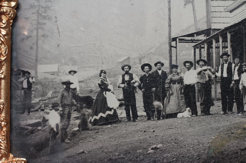 A 19TH CENTURY AMERICAN AMBROTYPE OF DOWNIEVILLE, CALIFORNIA in a gilt tooled dark brown Image