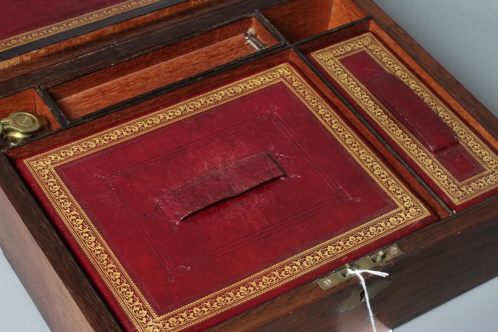 A 19TH CENTURY ROSEWOOD WRITING/VANITY BOX Image