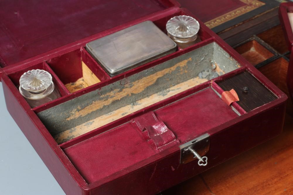 A 19TH CENTURY ROSEWOOD WRITING/VANITY BOX Image