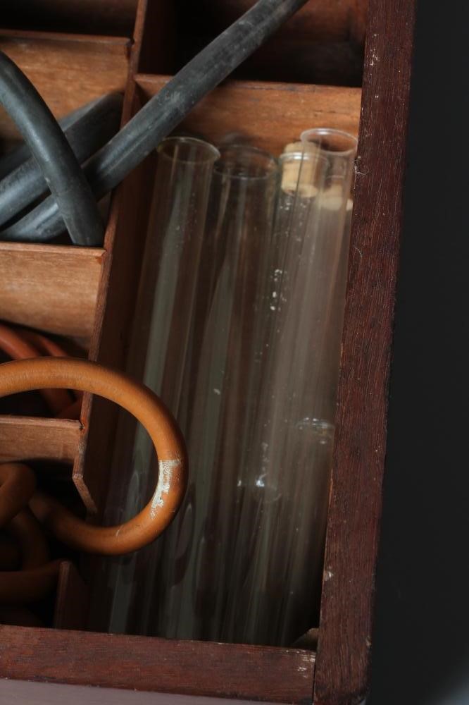 AN APOTHECARY SET BY J J GRIFFIN AND SONS Image