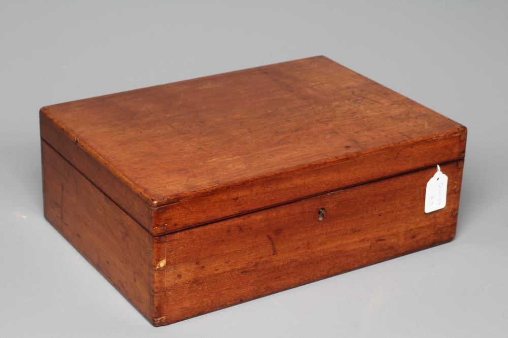 AN APOTHECARY SET BY J J GRIFFIN AND SONS Image