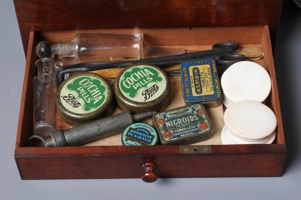 A 19TH CENTURY MAHOGANY APOTHECARY CHEST Image