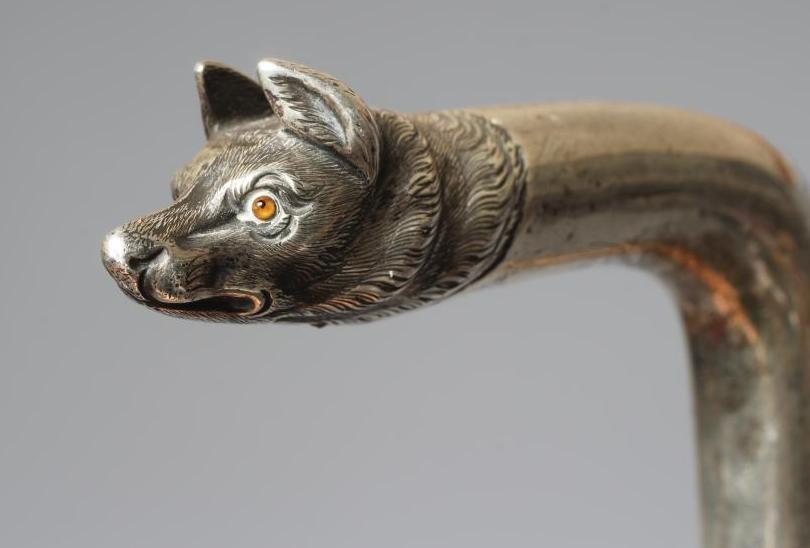 AN EARLY 20TH CENTURY SILVER PISTOL GRIP CANE Image
