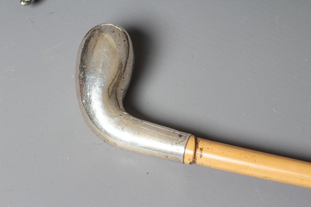 AN EARLY 20TH CENTURY SILVER PISTOL GRIP CANE Image