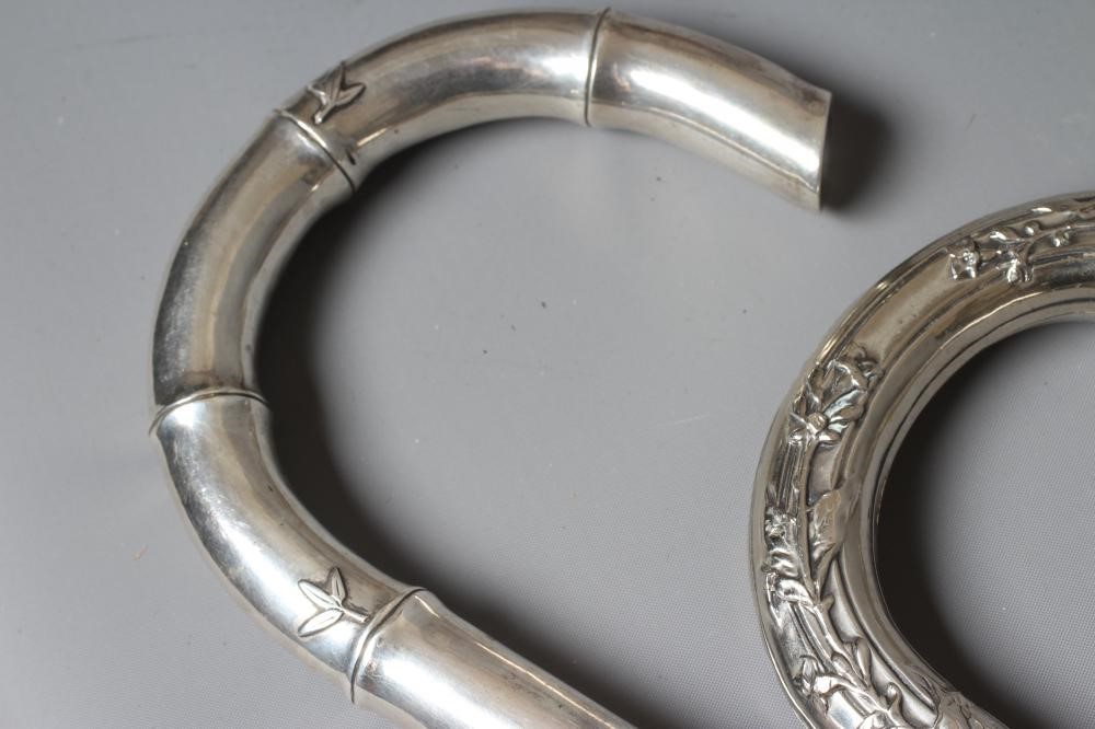 A GERMAN SILVER CRUTCH HANDLE WALKING STICK with Art Nouveau style embossed decoration Image