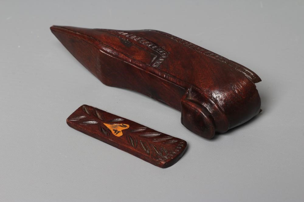 AN EARLY 19TH CENTURY PRISONER OF WAR TREEN SHOE Image