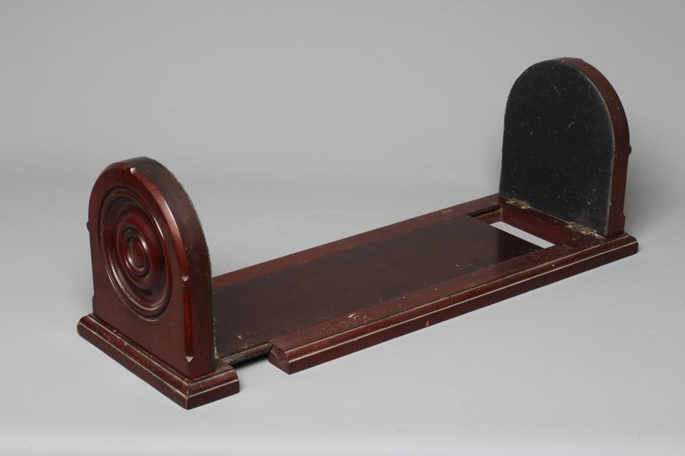 A LATE 19TH CENTURY MAHOGANY BOOK SLIDE with turned supports, 29" long fully extended Image