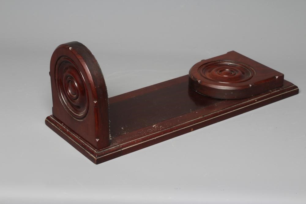 A LATE 19TH CENTURY MAHOGANY BOOK SLIDE with turned supports, 29" long fully extended Image