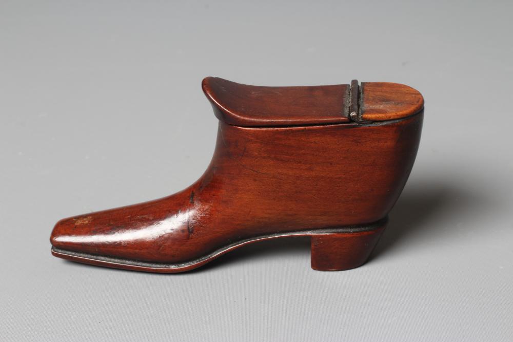 A 19TH CENTURY MAHOGANY SHOE SNUFF BOX with a hinged cover, 5" long Image