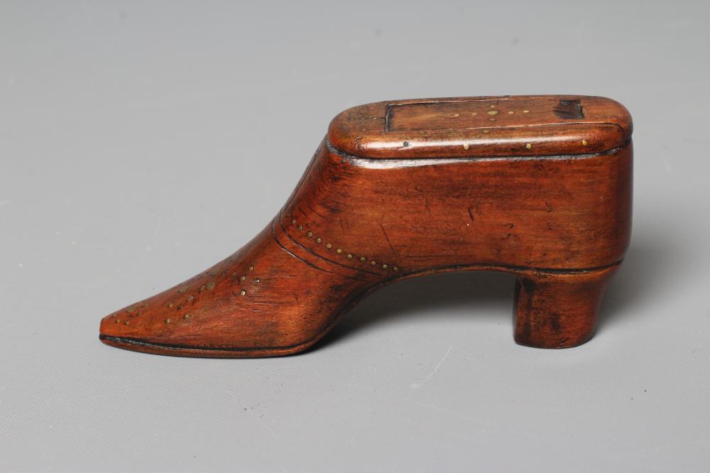 A 19TH CENTURY MAHOGANY SHOE SNUFF BOX with a hinged cover and brass tack pique work to the front, 4 Image