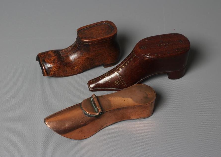 A 19TH CENTURY MAHOGANY SHOE SNUFF BOX with sliding cover and brass tack pique work to the front and Image