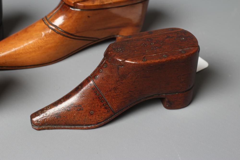 A 19TH CENTURY BOXWOOD SNUFF BOX MODELLED AS A SHOE Image