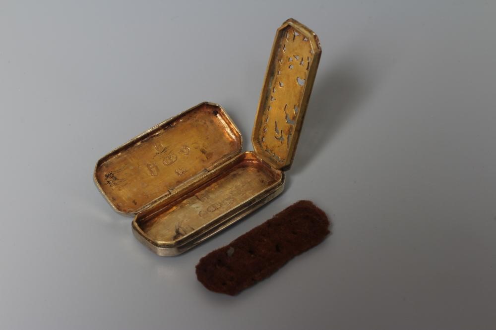 A LATE GEORGE III SILVER VINAIGRETTE by Samuel Pemberton, Birmingham 1807, of plain oblong form, the Image