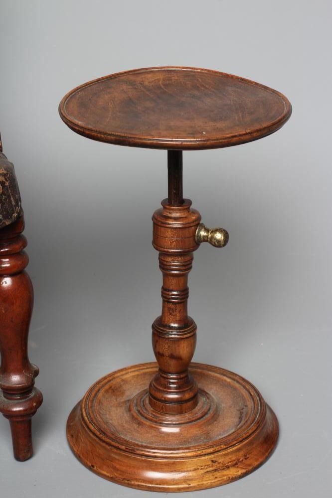 AN EARLY 20TH CENTURY MAHOGANY AND STUDDED LEATHER MINIATURE CHAIR with turned front legs and out Image