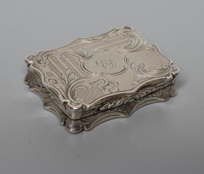 AN EARLY VICTORIAN SILVER VINAIGRETTE by Nathaniel Mills Image