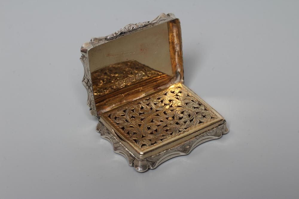 AN EARLY VICTORIAN SILVER VINAIGRETTE by Nathaniel Mills Image